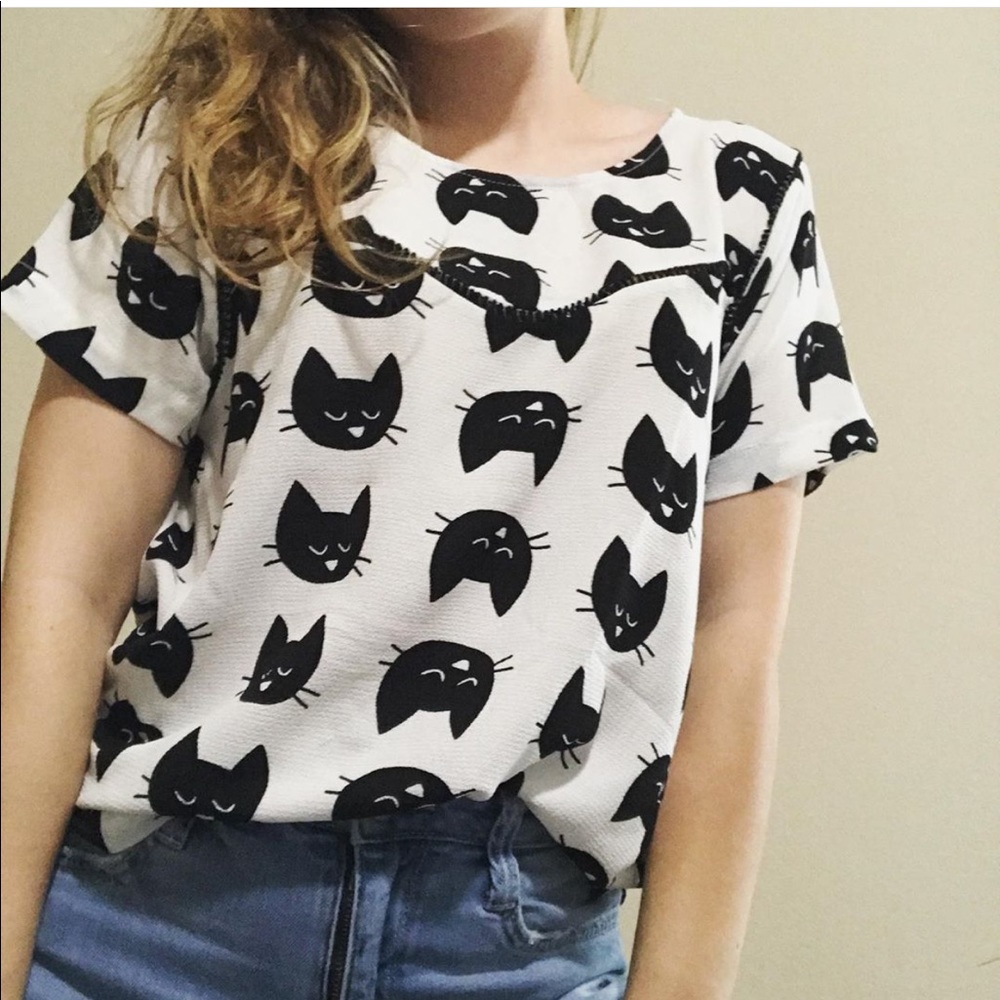 Short sleeve kitten print blouse